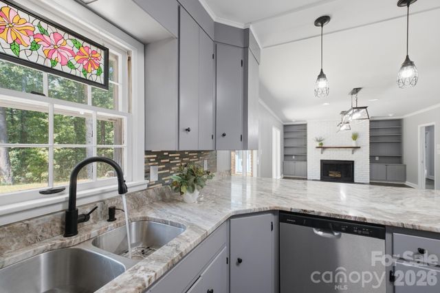 935 Ridgewood Drive NE, Lenoir, NC 28645