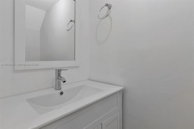 6141 SW 42nd Ct, Davie, FL 33314