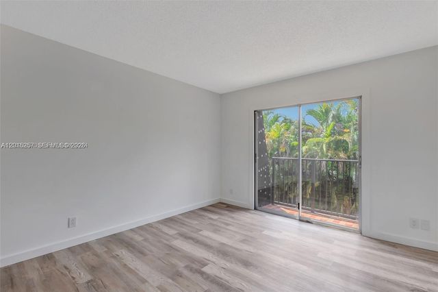 6141 SW 42nd Ct, Davie, FL 33314