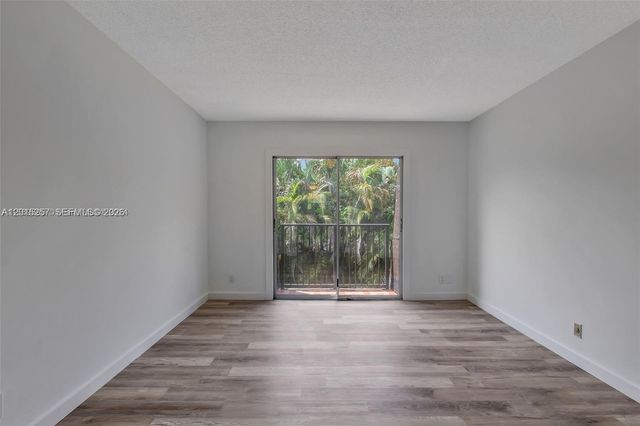 6141 SW 42nd Ct, Davie, FL 33314