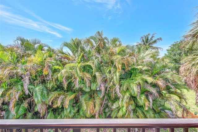 6141 SW 42nd Ct, Davie, FL 33314