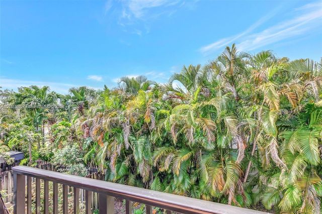 6141 SW 42nd Ct, Davie, FL 33314