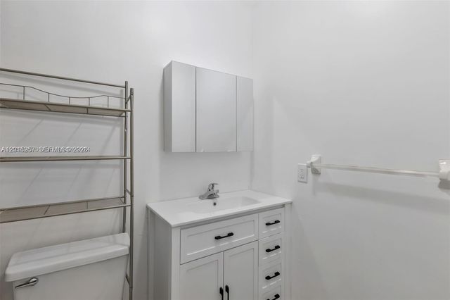 6141 SW 42nd Ct, Davie, FL 33314