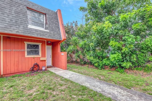 6141 SW 42nd Ct, Davie, FL 33314