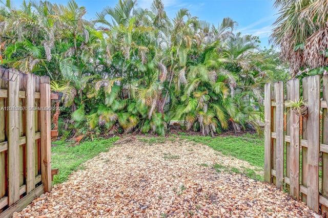 6141 SW 42nd Ct, Davie, FL 33314