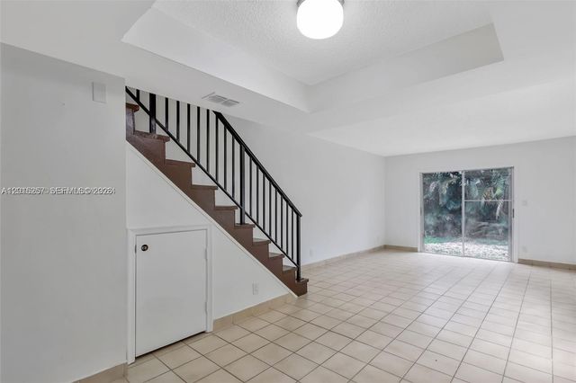 6141 SW 42nd Ct, Davie, FL 33314
