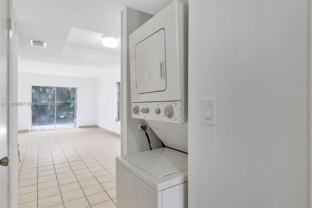 6141 SW 42nd Ct, Davie, FL 33314