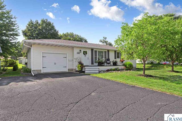 1314 N 5th Street, St. Peter, MN 56082