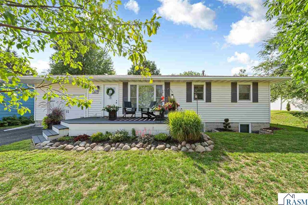 1314 N 5th Street, St. Peter, MN 56082