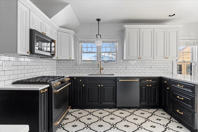 330 E Saint Charles Road, Elmhurst, IL 60126