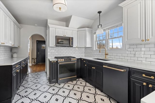 330 E Saint Charles Road, Elmhurst, IL 60126