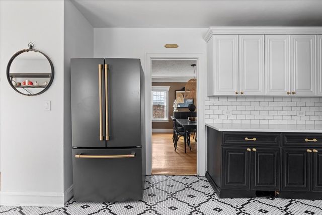 330 E Saint Charles Road, Elmhurst, IL 60126