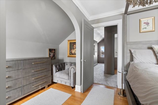 330 E Saint Charles Road, Elmhurst, IL 60126