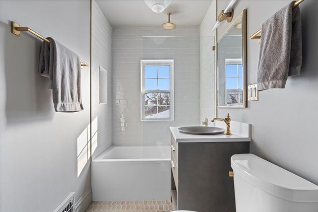 330 E Saint Charles Road, Elmhurst, IL 60126