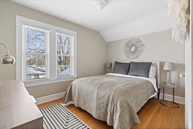 330 E Saint Charles Road, Elmhurst, IL 60126