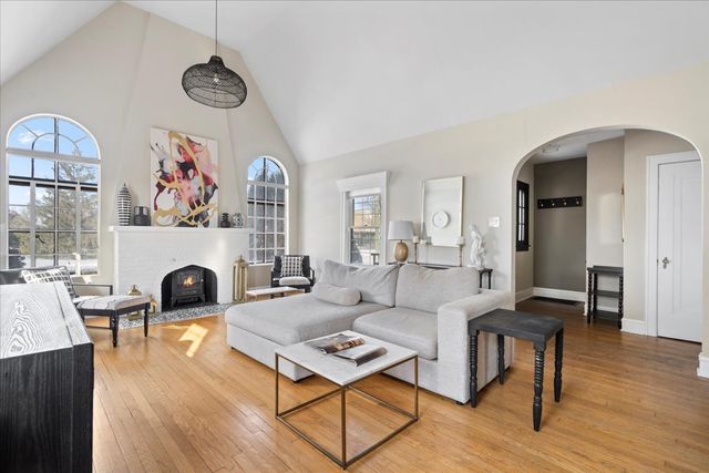 330 E Saint Charles Road, Elmhurst, IL 60126