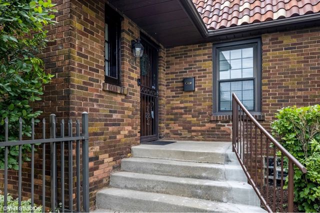 330 E Saint Charles Road, Elmhurst, IL 60126