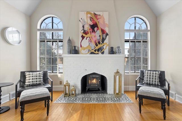 330 E Saint Charles Road, Elmhurst, IL 60126