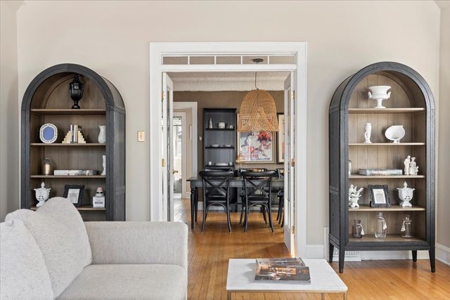 330 E Saint Charles Road, Elmhurst, IL 60126