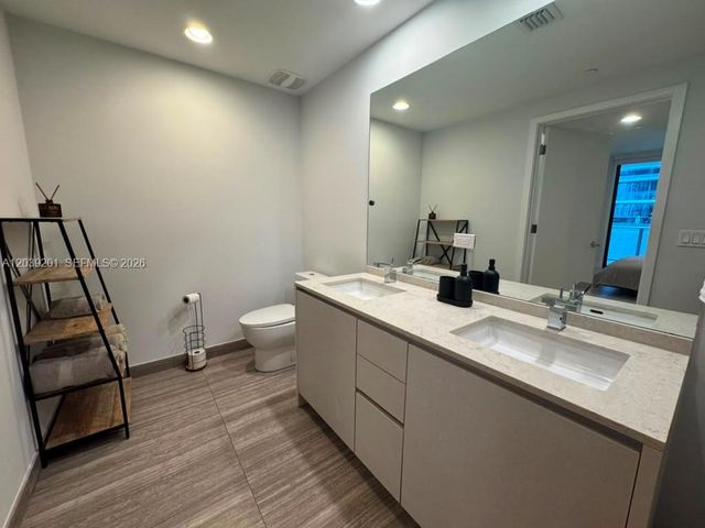 1010 Brickell Ave 1807, Miami, FL 33131