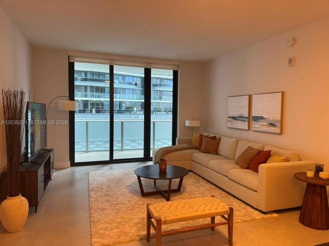 1010 Brickell Ave 1807, Miami, FL 33131