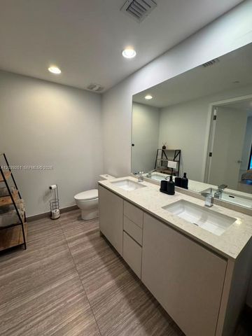 1010 Brickell Ave 1807, Miami, FL 33131
