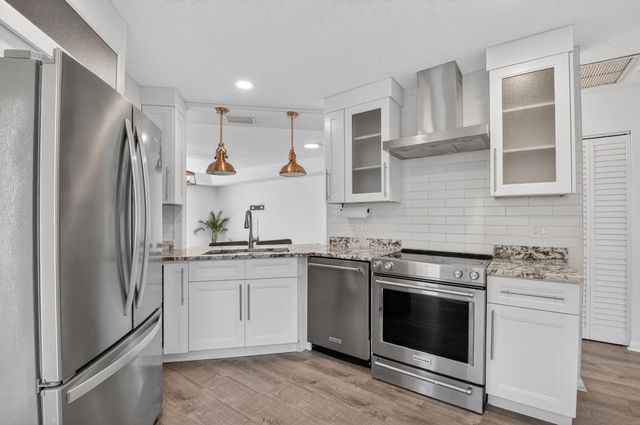 9074 Chatsworth Cascades, Boca Raton, FL 33434