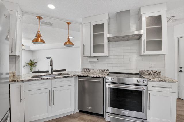 9074 Chatsworth Cascades, Boca Raton, FL 33434