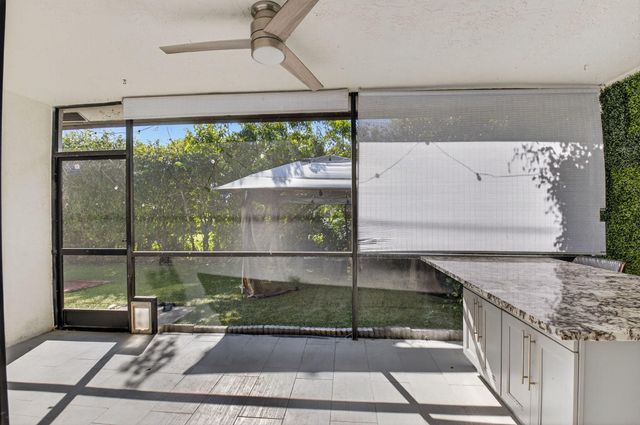 9074 Chatsworth Cascades, Boca Raton, FL 33434