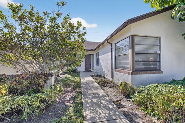 9074 Chatsworth Cascades, Boca Raton, FL 33434