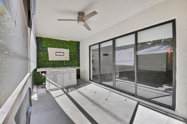 9074 Chatsworth Cascades, Boca Raton, FL 33434