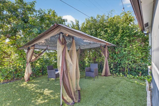 9074 Chatsworth Cascades, Boca Raton, FL 33434