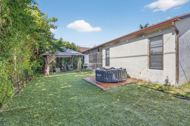 9074 Chatsworth Cascades, Boca Raton, FL 33434