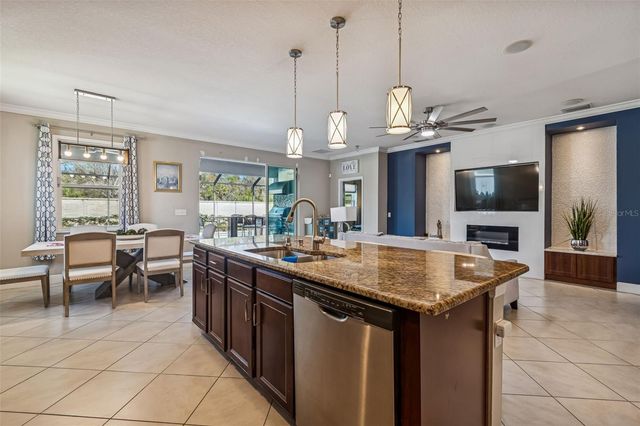 7432 47TH AVENUE CIRCLE E, Bradenton, FL 34203