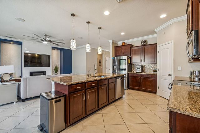 7432 47TH AVENUE CIRCLE E, Bradenton, FL 34203