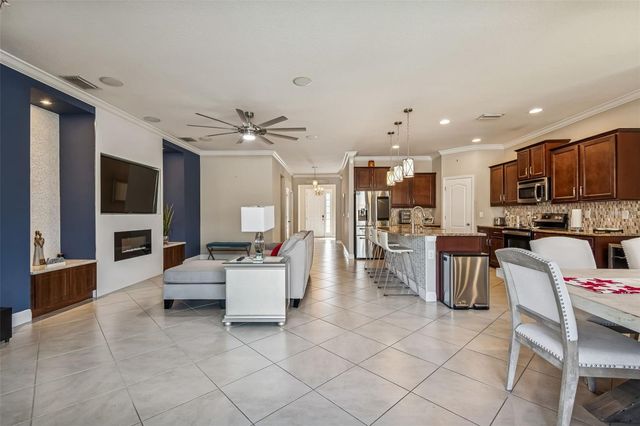 7432 47TH AVENUE CIRCLE E, Bradenton, FL 34203