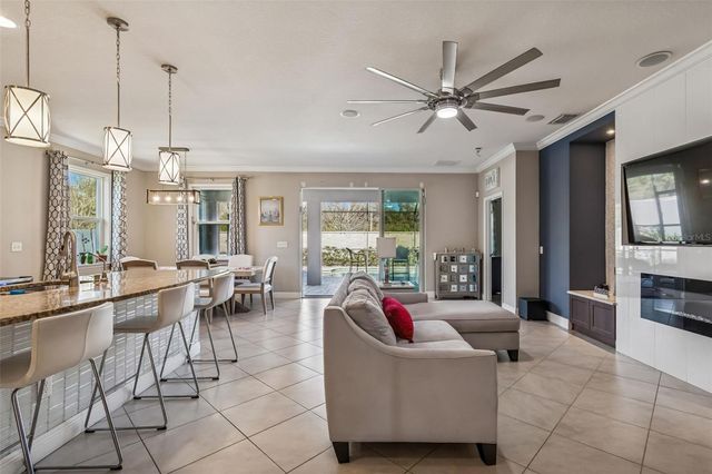 7432 47TH AVENUE CIRCLE E, Bradenton, FL 34203