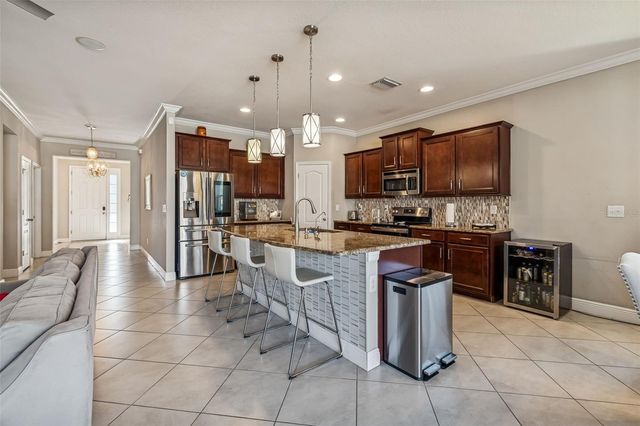 7432 47TH AVENUE CIRCLE E, Bradenton, FL 34203