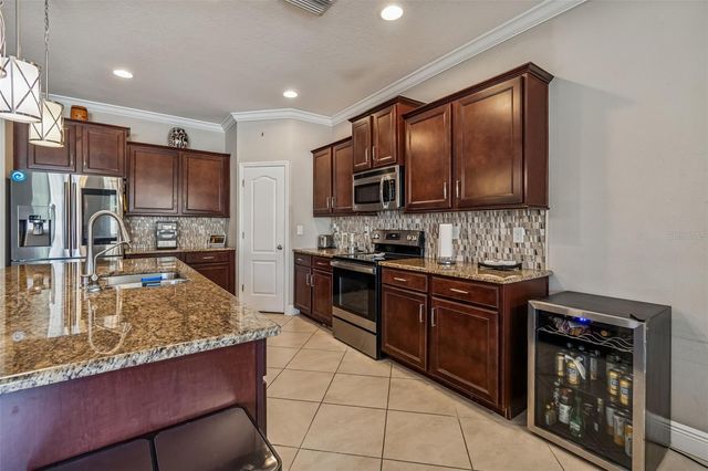 7432 47TH AVENUE CIRCLE E, Bradenton, FL 34203
