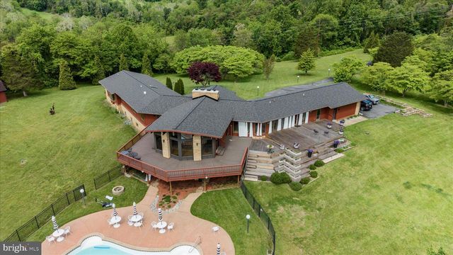 9237 FROSTOWN RD, Middletown, MD 21769