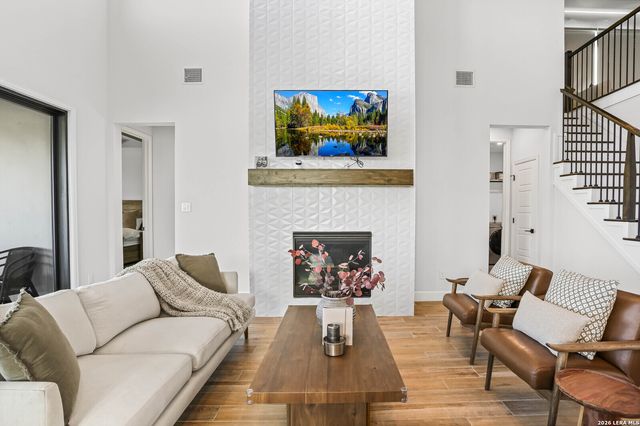 330 Navarro, Boerne, TX 78006