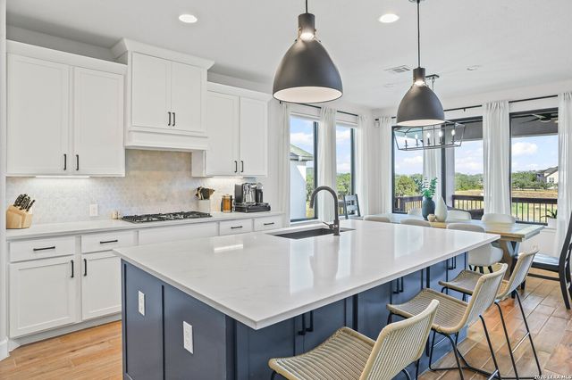 330 Navarro, Boerne, TX 78006