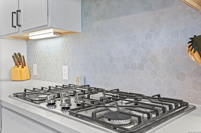 330 Navarro, Boerne, TX 78006