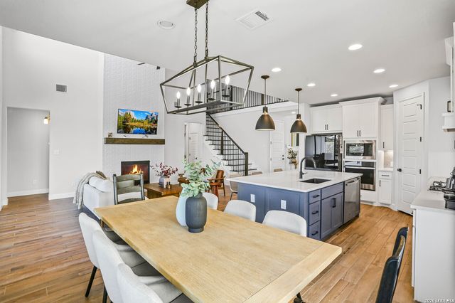 330 Navarro, Boerne, TX 78006