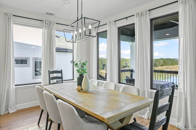 330 Navarro, Boerne, TX 78006