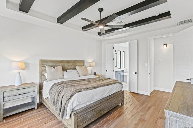 330 Navarro, Boerne, TX 78006