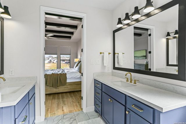 330 Navarro, Boerne, TX 78006