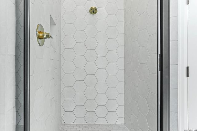 330 Navarro, Boerne, TX 78006