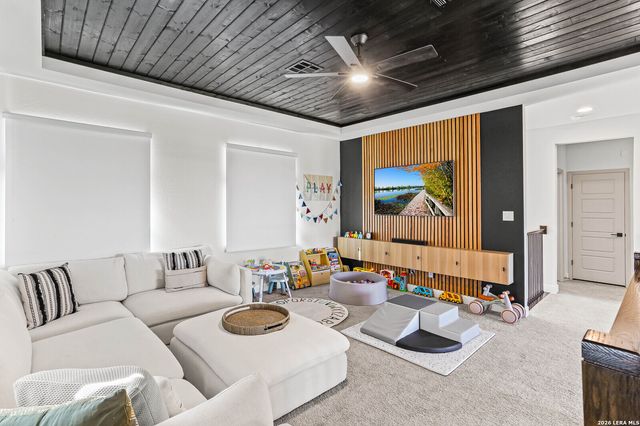 330 Navarro, Boerne, TX 78006