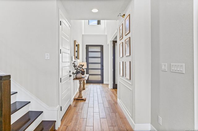 330 Navarro, Boerne, TX 78006